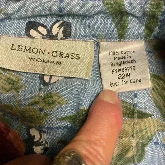 Lemon Grass Woman floral design button down with a quilted look long sleeves 22W - Picture 6 of 6